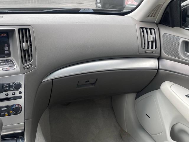 Photo of 2012 Black INFINITI G37x