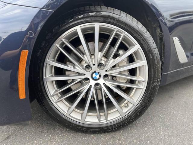 Photo of 2019 Imperial Blue Metallic BMW 530
