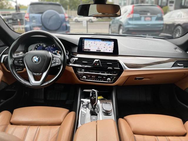 Photo of 2019 Imperial Blue Metallic BMW 530