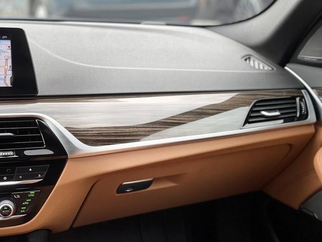 Photo of 2019 Imperial Blue Metallic BMW 530