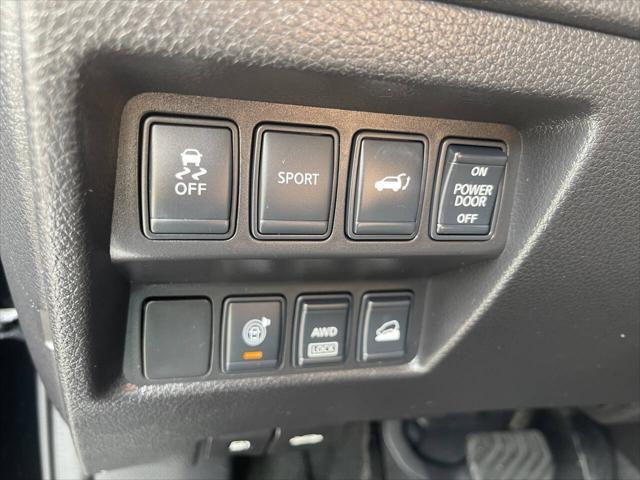 Photo of 2014 Super Black Nissan Rogue