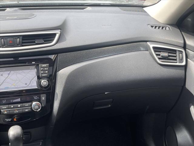 Photo of 2014 Super Black Nissan Rogue
