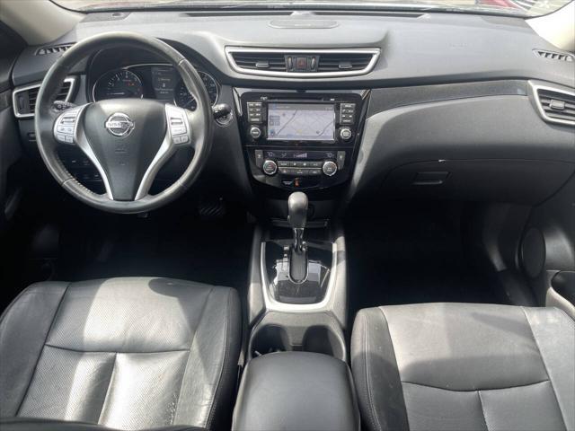 Photo of 2014 Super Black Nissan Rogue