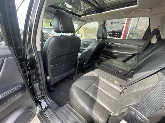 Photo of 2014 Super Black Nissan Rogue