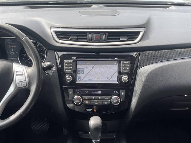Photo of 2014 Super Black Nissan Rogue