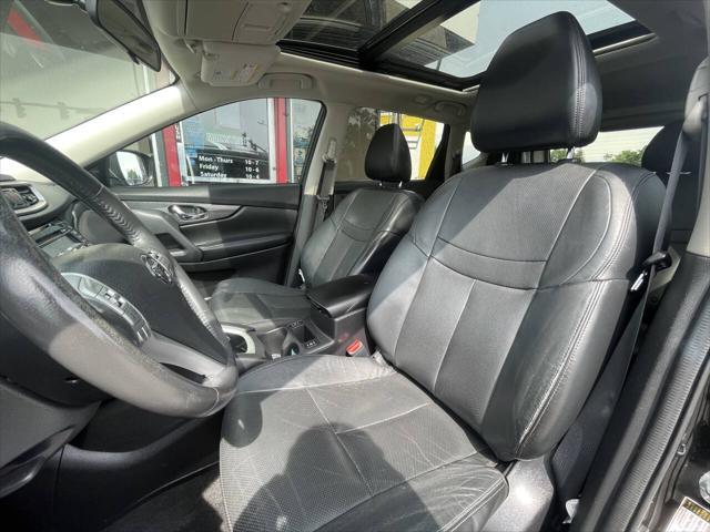 Photo of 2014 Super Black Nissan Rogue