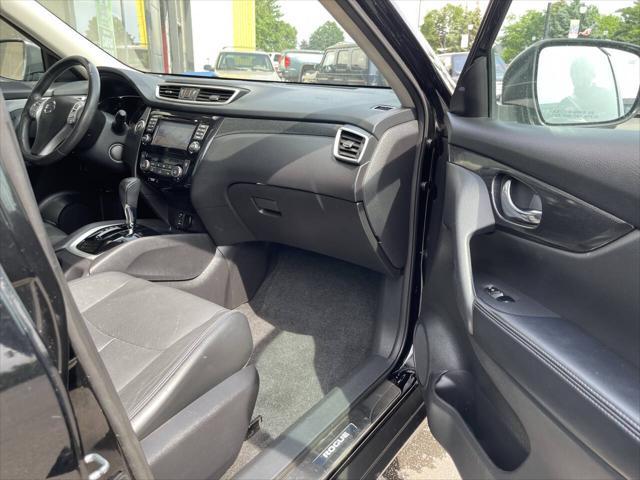 Photo of 2014 Super Black Nissan Rogue