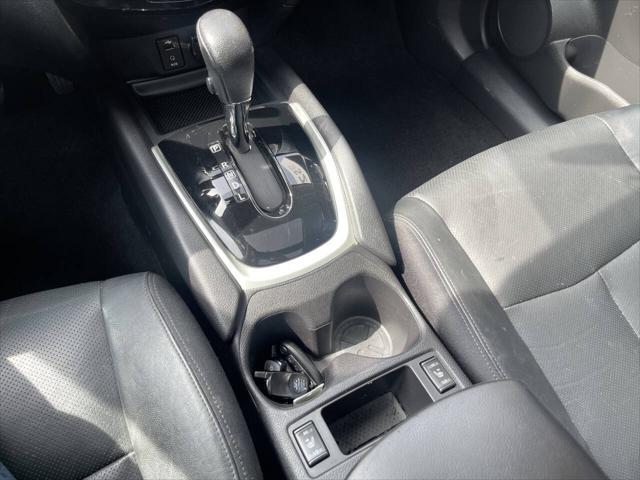 Photo of 2014 Super Black Nissan Rogue