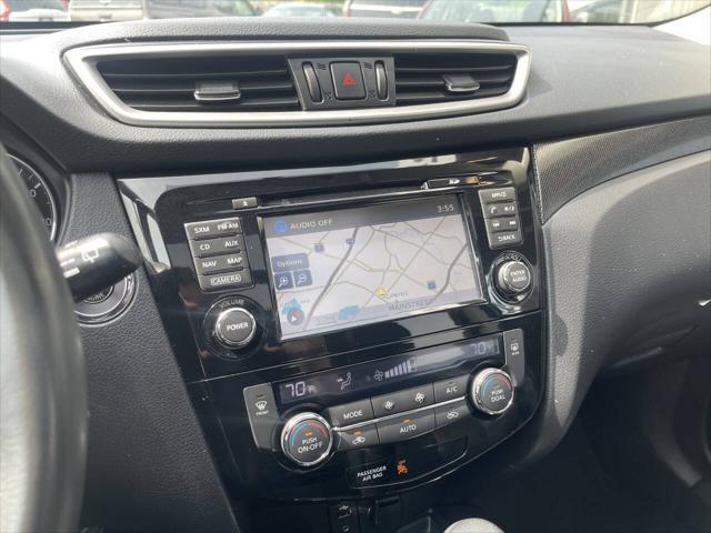 Photo of 2014 Super Black Nissan Rogue