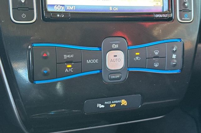 Photo of 2015 Gun Metallic Nissan Leaf