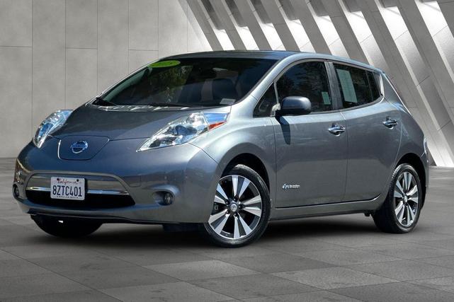 Photo of 2015 Gun Metallic Nissan Leaf