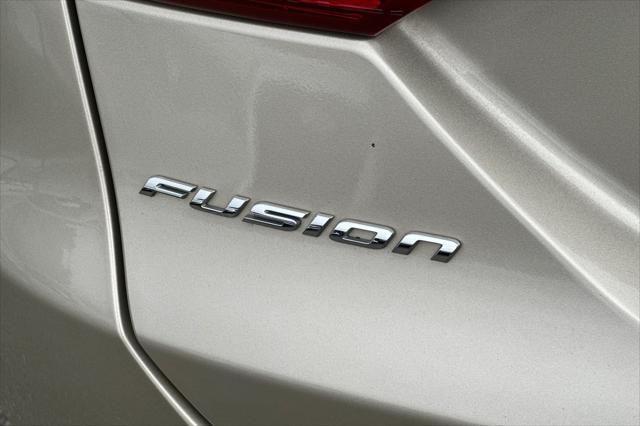 Photo of 2017 White Gold Ford Fusion Hybrid