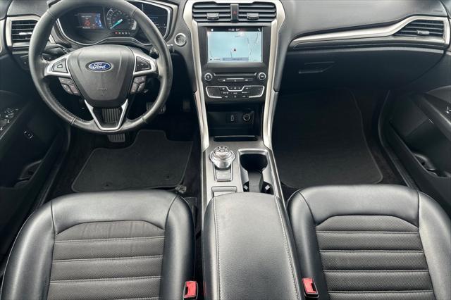 Photo of 2017 White Gold Ford Fusion Hybrid