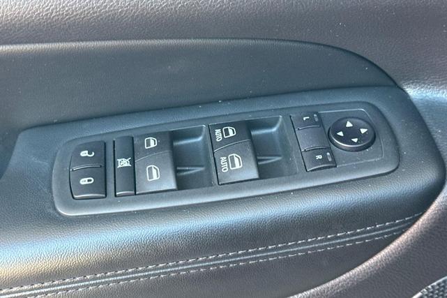 Photo of 2019 Pacific Blue Clearcoat Jeep Grand Cherokee