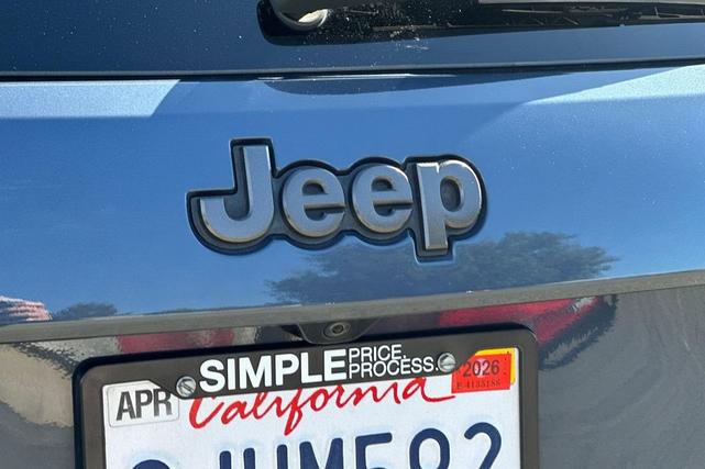 Photo of 2019 Pacific Blue Clearcoat Jeep Grand Cherokee