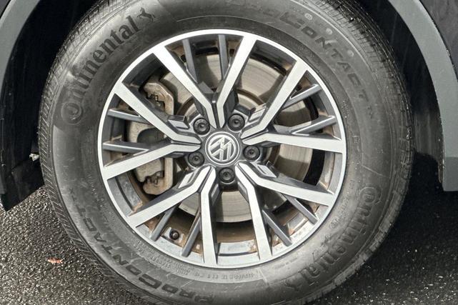 Photo of 2020 Deep Black Pearl Volkswagen Tiguan