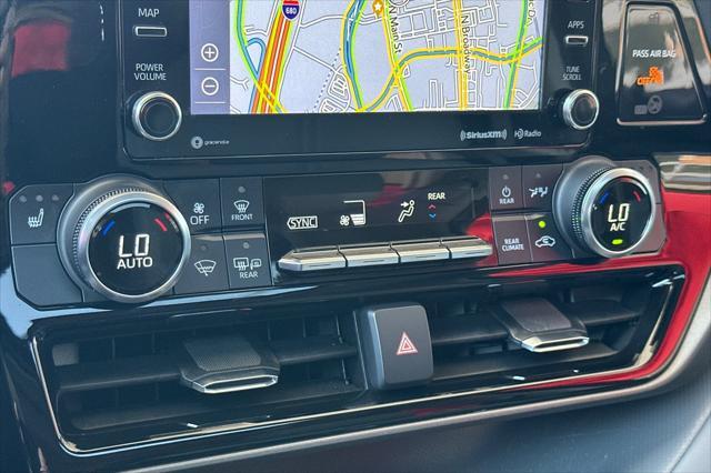 Photo of 2022 Wind Chill Pearl Toyota Highlander