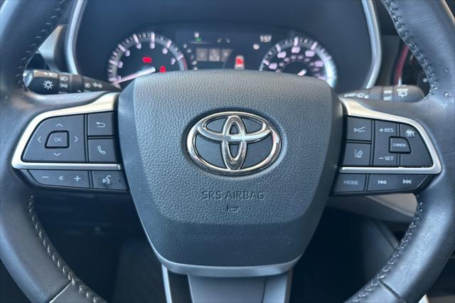Photo of 2022 Wind Chill Pearl Toyota Highlander