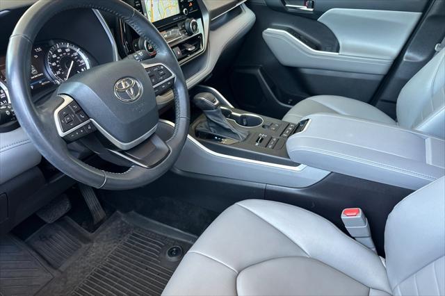 Photo of 2022 Wind Chill Pearl Toyota Highlander
