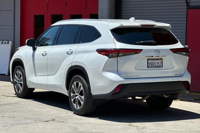 Photo of 2022 Wind Chill Pearl Toyota Highlander