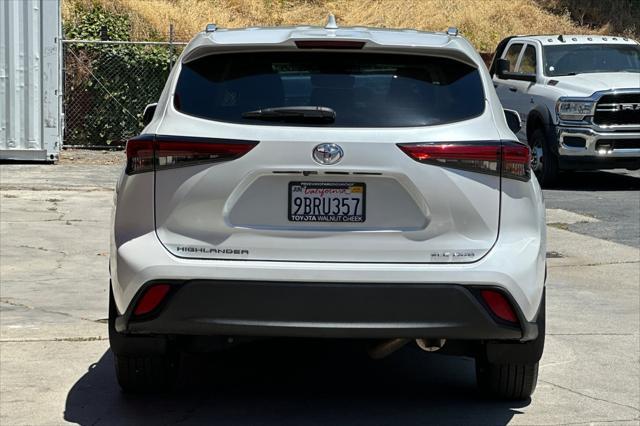 Photo of 2022 Wind Chill Pearl Toyota Highlander