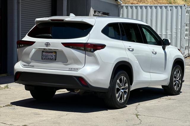 Photo of 2022 Wind Chill Pearl Toyota Highlander