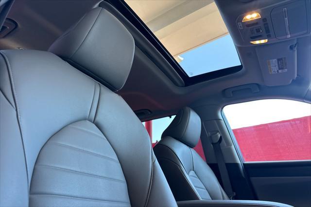 Photo of 2022 Wind Chill Pearl Toyota Highlander