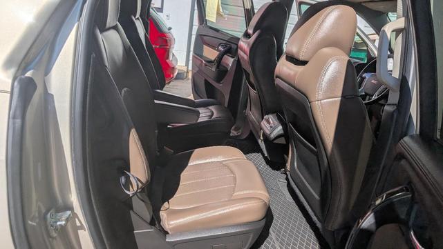 Photo of 2016 Sparkling Silver Metallic GMC Acadia