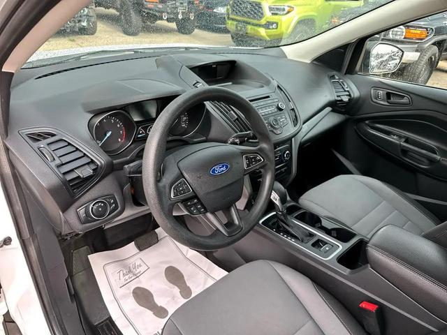 Photo of 2017 Oxford White Ford Escape