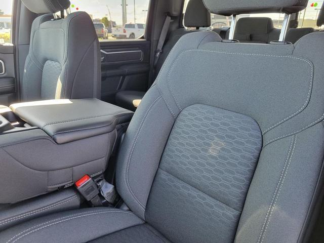 Photo of 2025 Granite Crystal Metallic Clearcoat RAM 1500