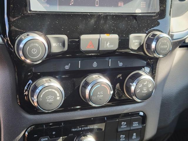 Photo of 2025 Granite Crystal Metallic Clearcoat RAM 1500