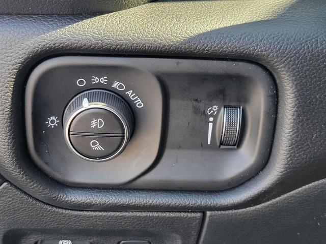 Photo of 2025 Granite Crystal Metallic Clearcoat RAM 1500