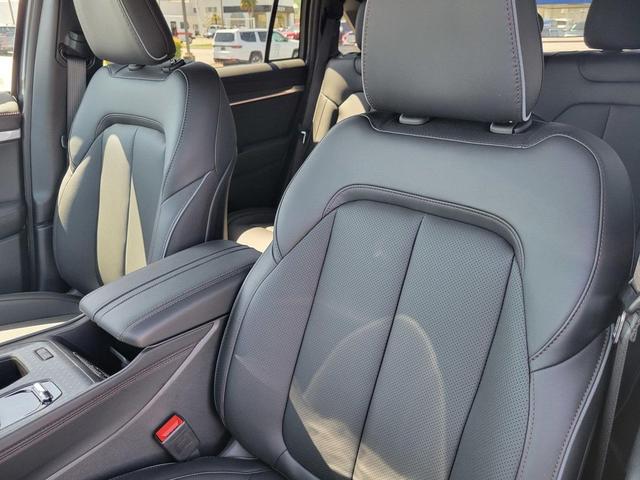 Photo of 2025 Baltic Gray Metallic Clearcoat Jeep Wagoneer S