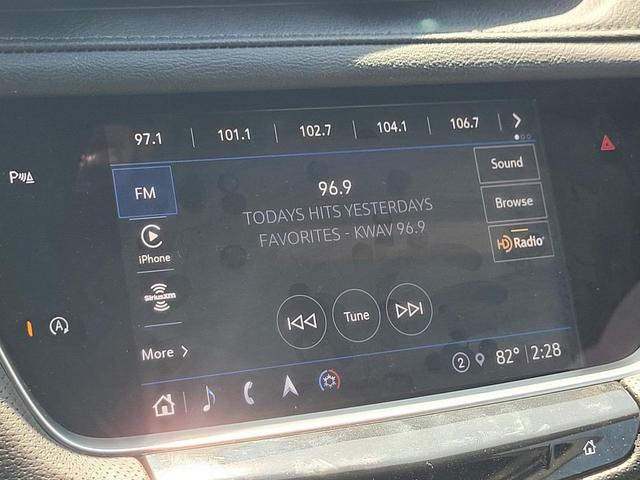 Photo of 2024 Crystal White Tricoat Cadillac XT5