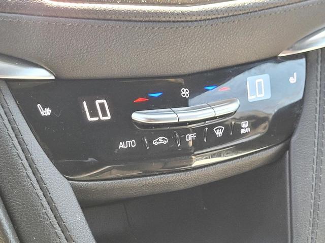 Photo of 2024 Crystal White Tricoat Cadillac XT5
