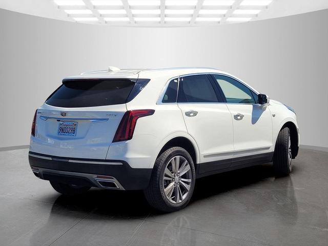 Photo of 2024 Crystal White Tricoat Cadillac XT5