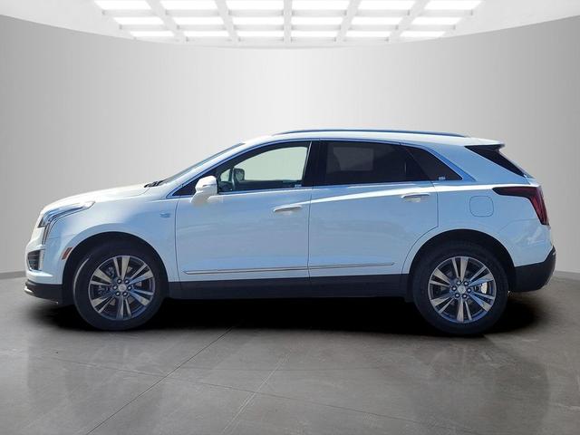 Photo of 2024 Crystal White Tricoat Cadillac XT5