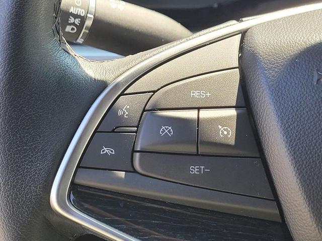 Photo of 2024 Crystal White Tricoat Cadillac XT5