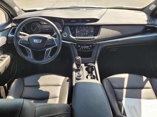 Photo of 2024 Crystal White Tricoat Cadillac XT5