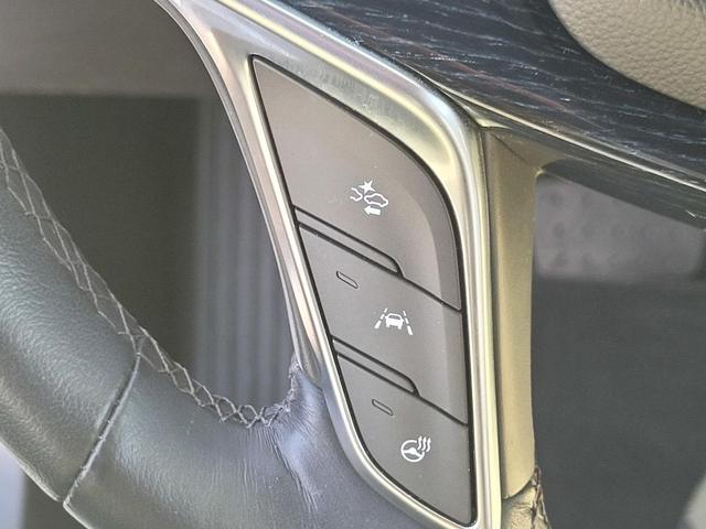 Photo of 2024 Crystal White Tricoat Cadillac XT5