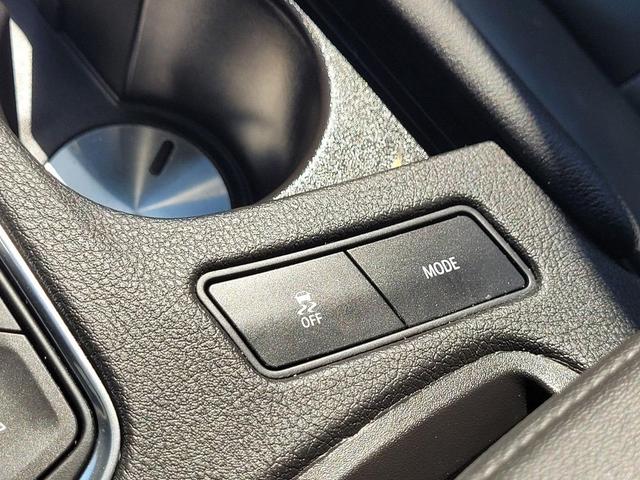 Photo of 2024 Crystal White Tricoat Cadillac XT5