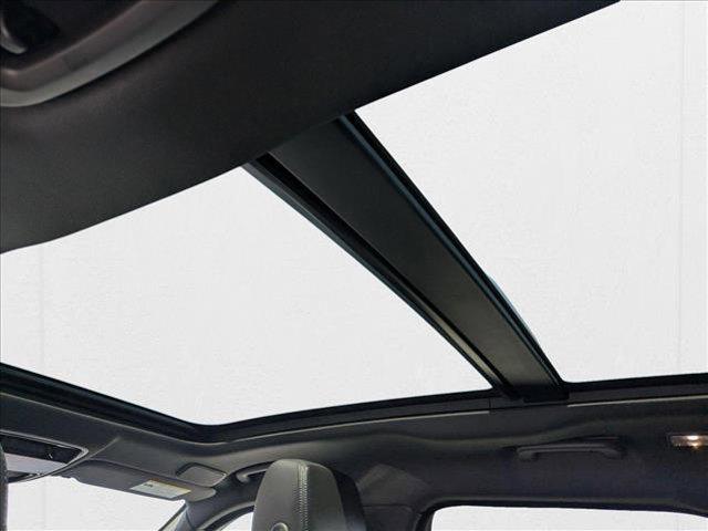 Photo of 2025 Varesine Blue Metallic Land Rover Range Rover Velar