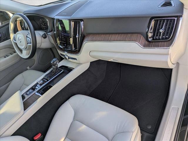 Photo of 2021 Onyx Black Metallic Volvo XC60