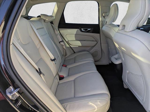 Photo of 2021 Onyx Black Metallic Volvo XC60