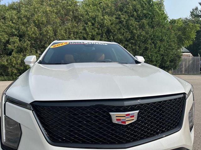 Photo of 2024 Crystal White Tricoat Cadillac XT4