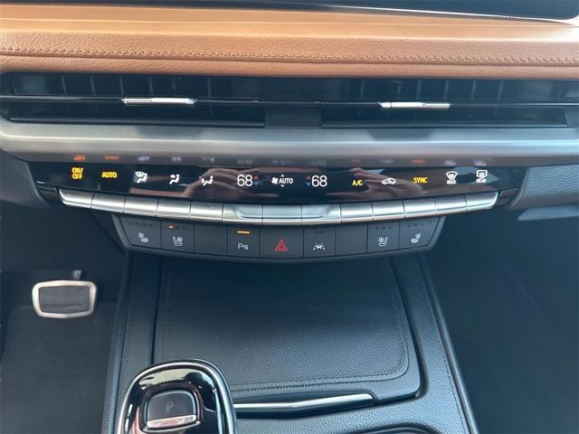Photo of 2024 Crystal White Tricoat Cadillac XT4