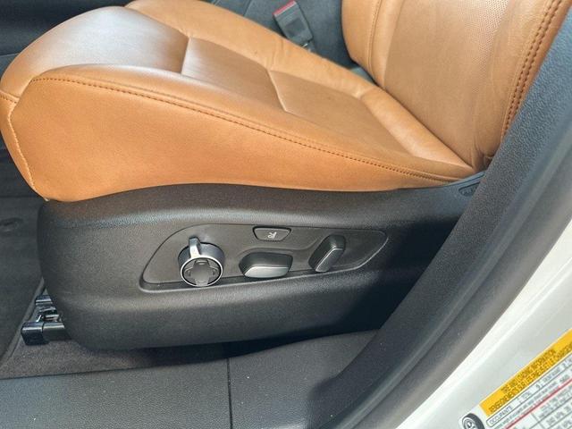 Photo of 2024 Crystal White Tricoat Cadillac XT4