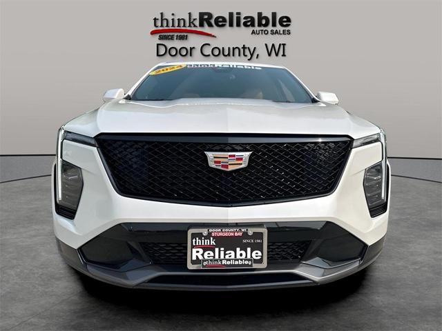Photo of 2024 Crystal White Tricoat Cadillac XT4