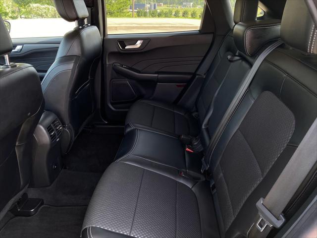 Photo of 2023 Black Metallic Ford Escape PHEV