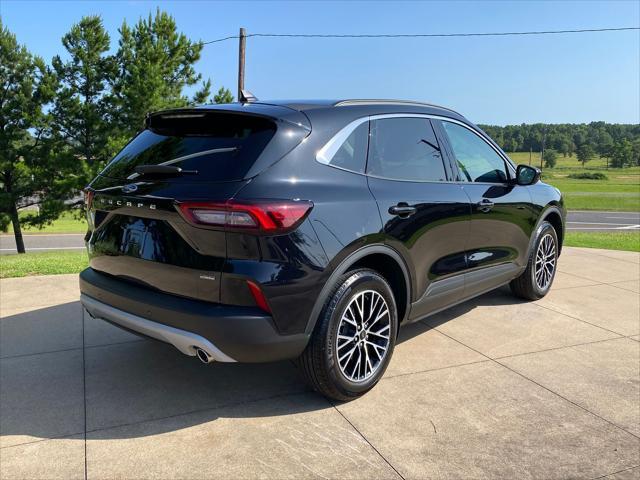Photo of 2023 Black Metallic Ford Escape PHEV